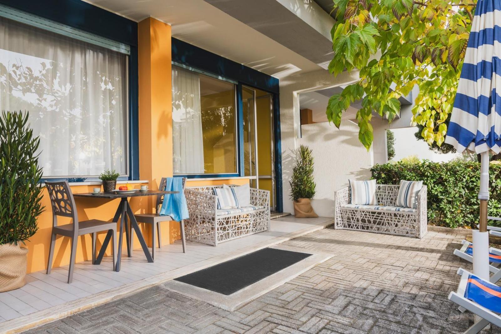 Club La Hotel 3*