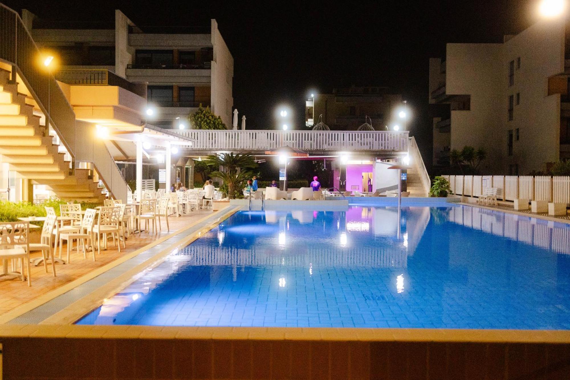 Club La 3*